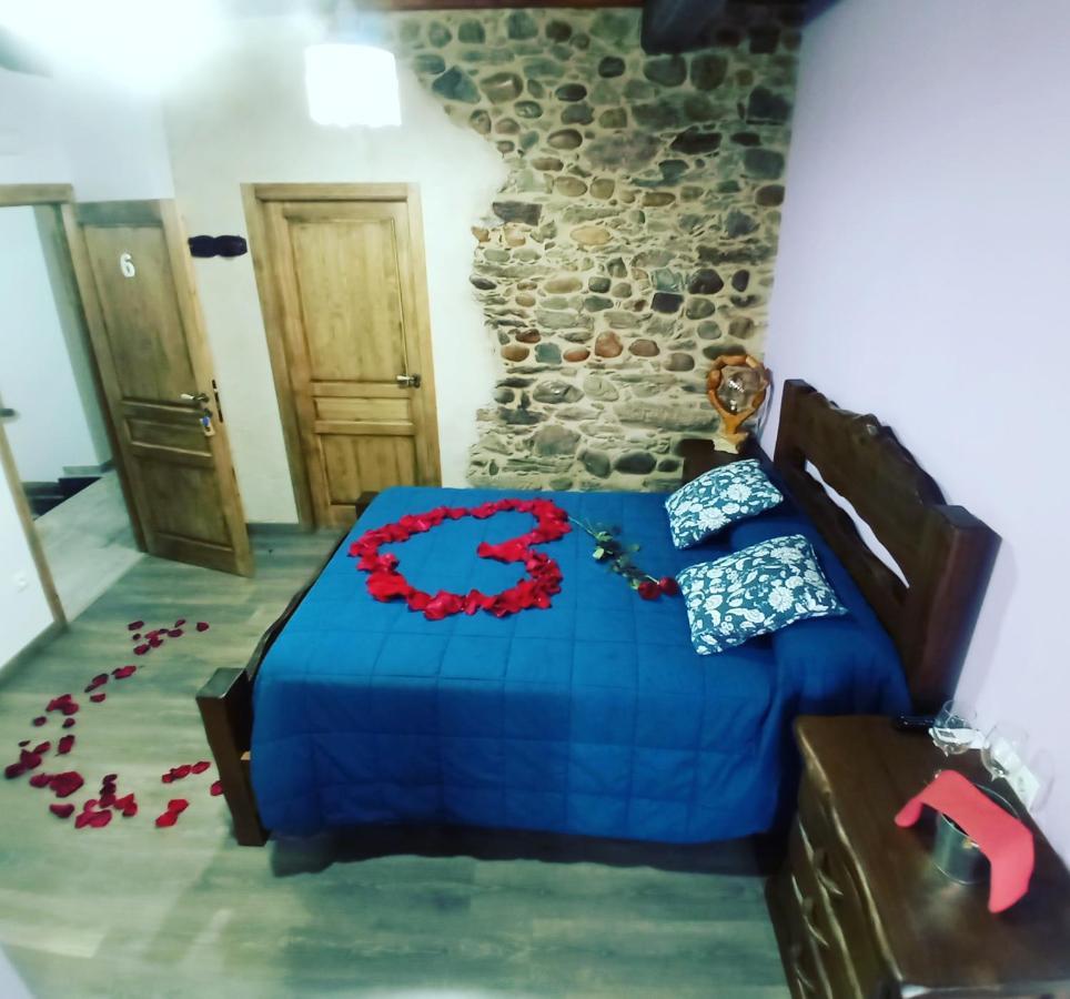 Hostal La Medina De Camponaraya Buitenkant foto
