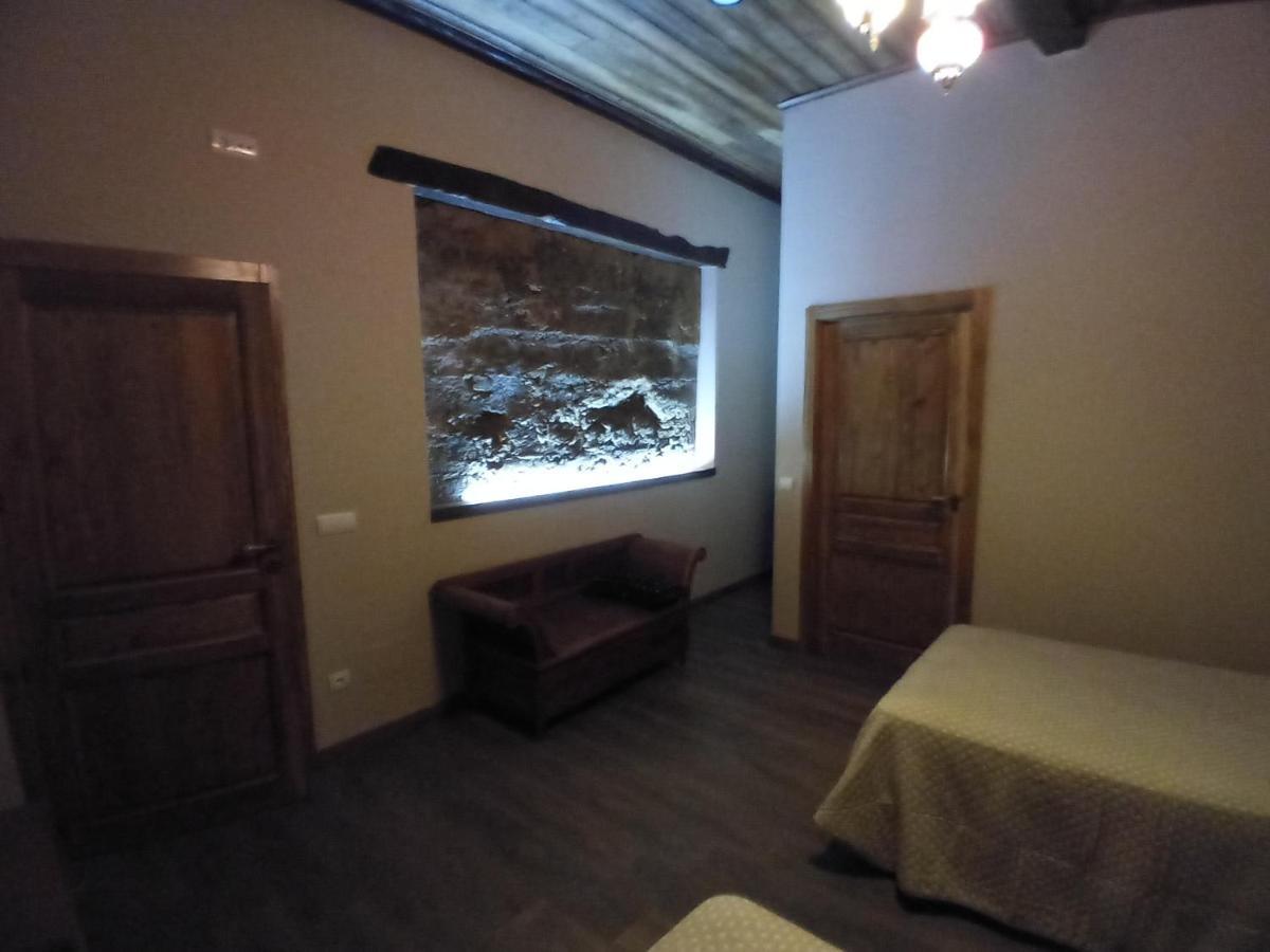 Hostal La Medina De Camponaraya Buitenkant foto