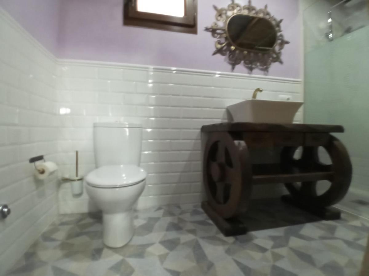 Hostal La Medina De Camponaraya Buitenkant foto