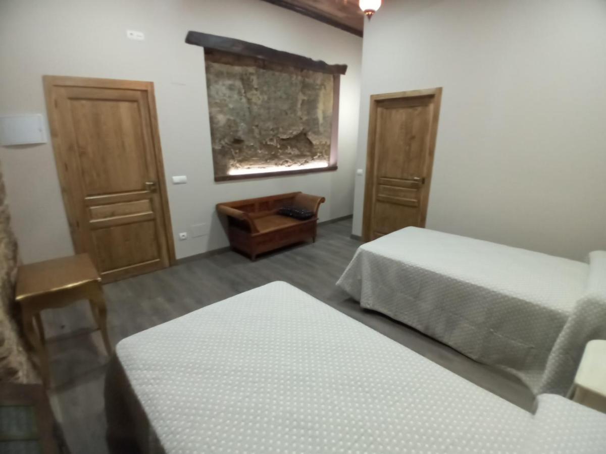 Hostal La Medina De Camponaraya Buitenkant foto