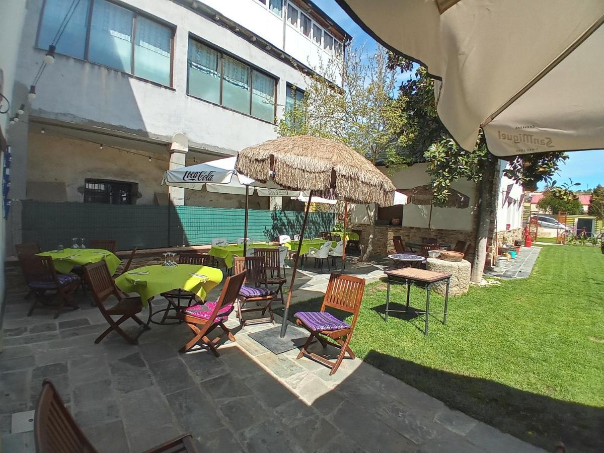 Hostal La Medina De Camponaraya Buitenkant foto