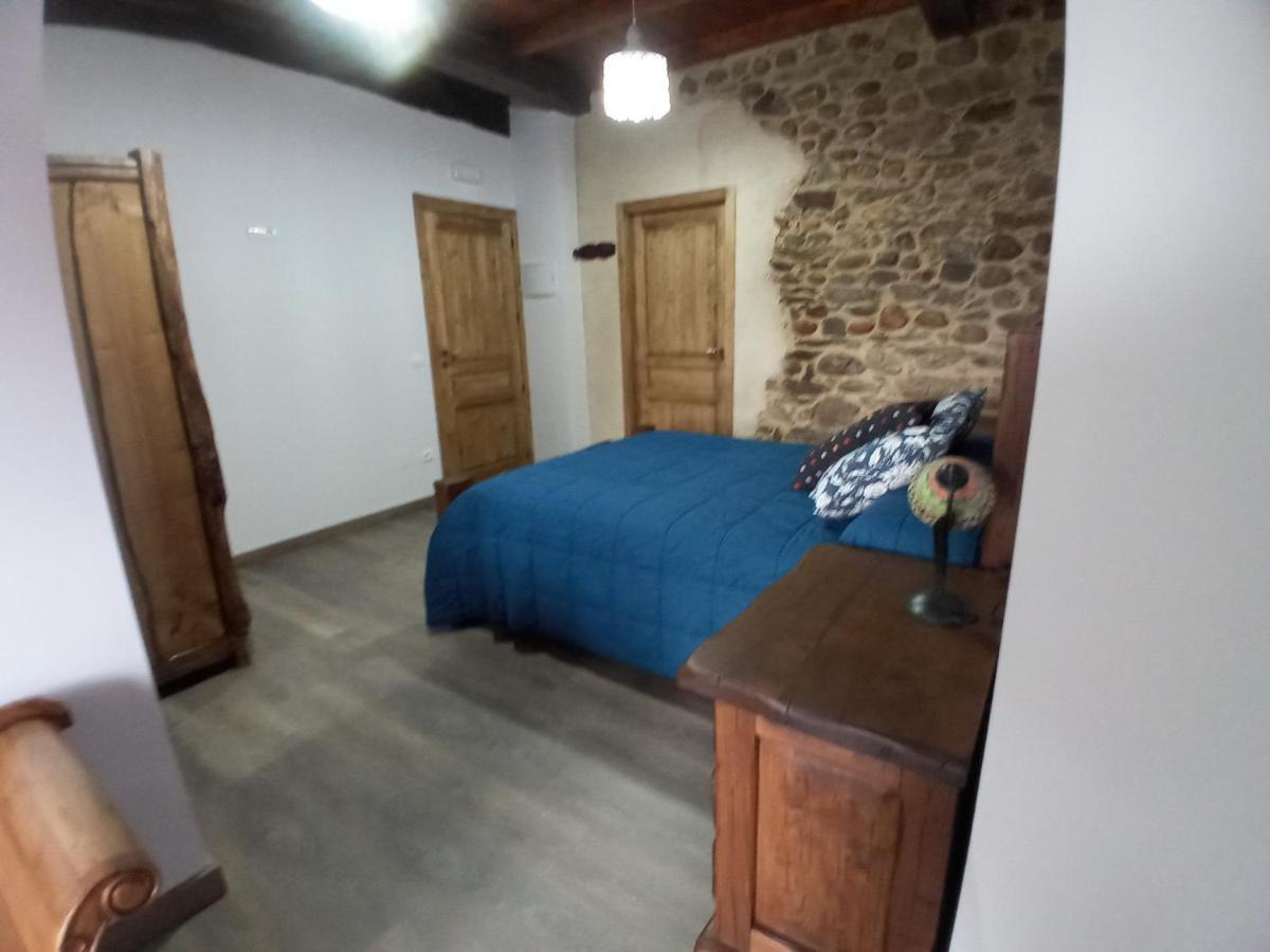 Hostal La Medina De Camponaraya Buitenkant foto