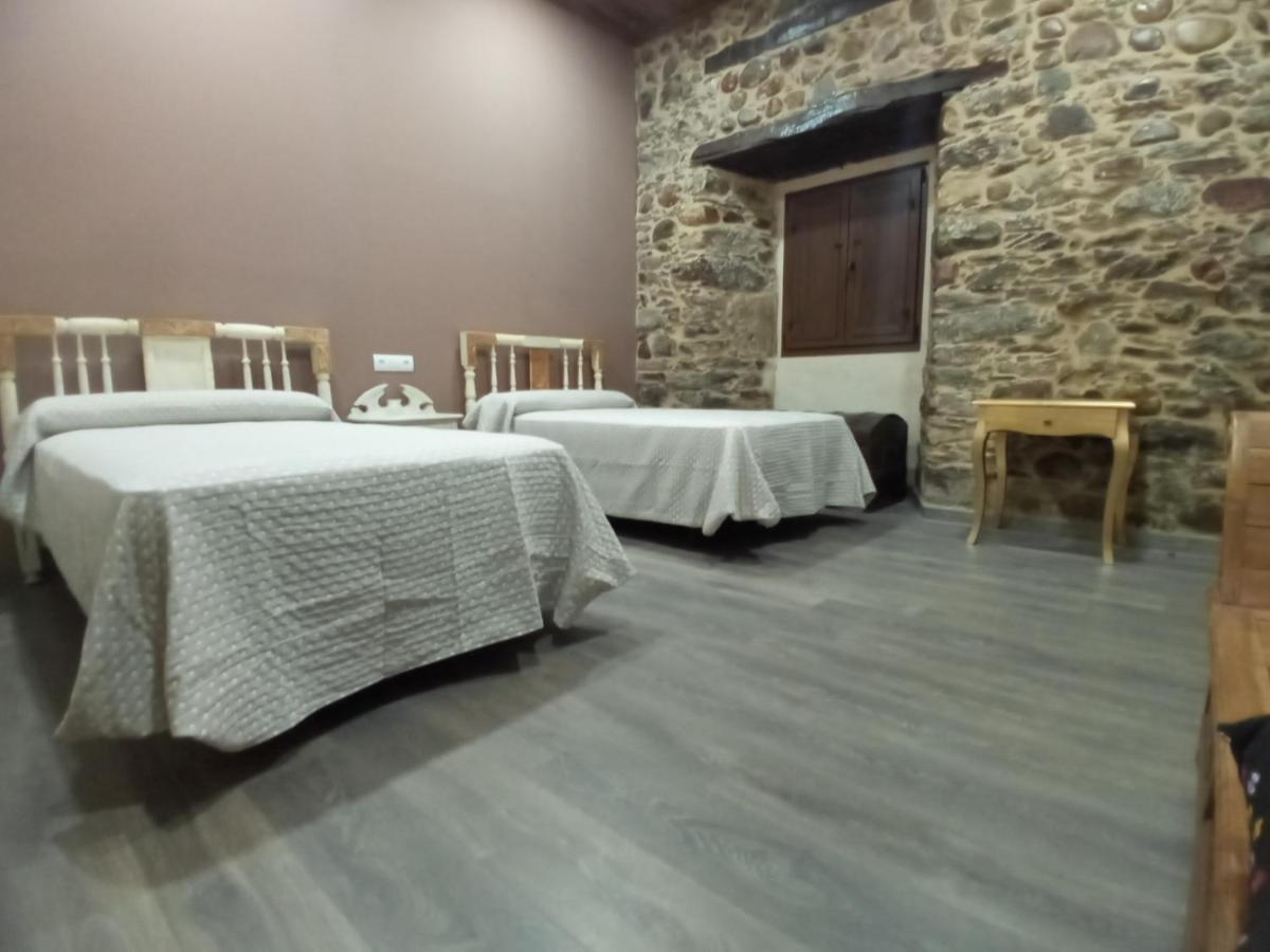 Hostal La Medina De Camponaraya Buitenkant foto