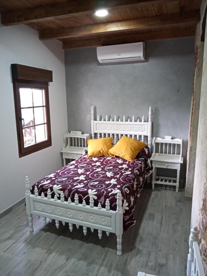 Hostal La Medina De Camponaraya Buitenkant foto