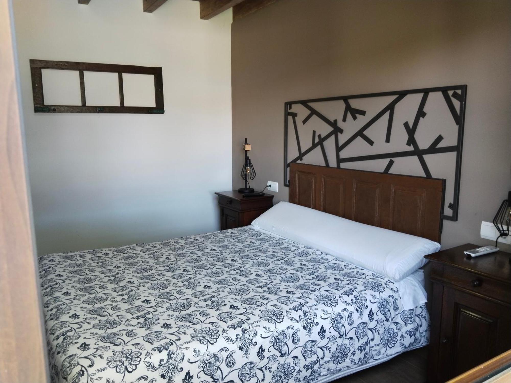 Hostal La Medina De Camponaraya Buitenkant foto