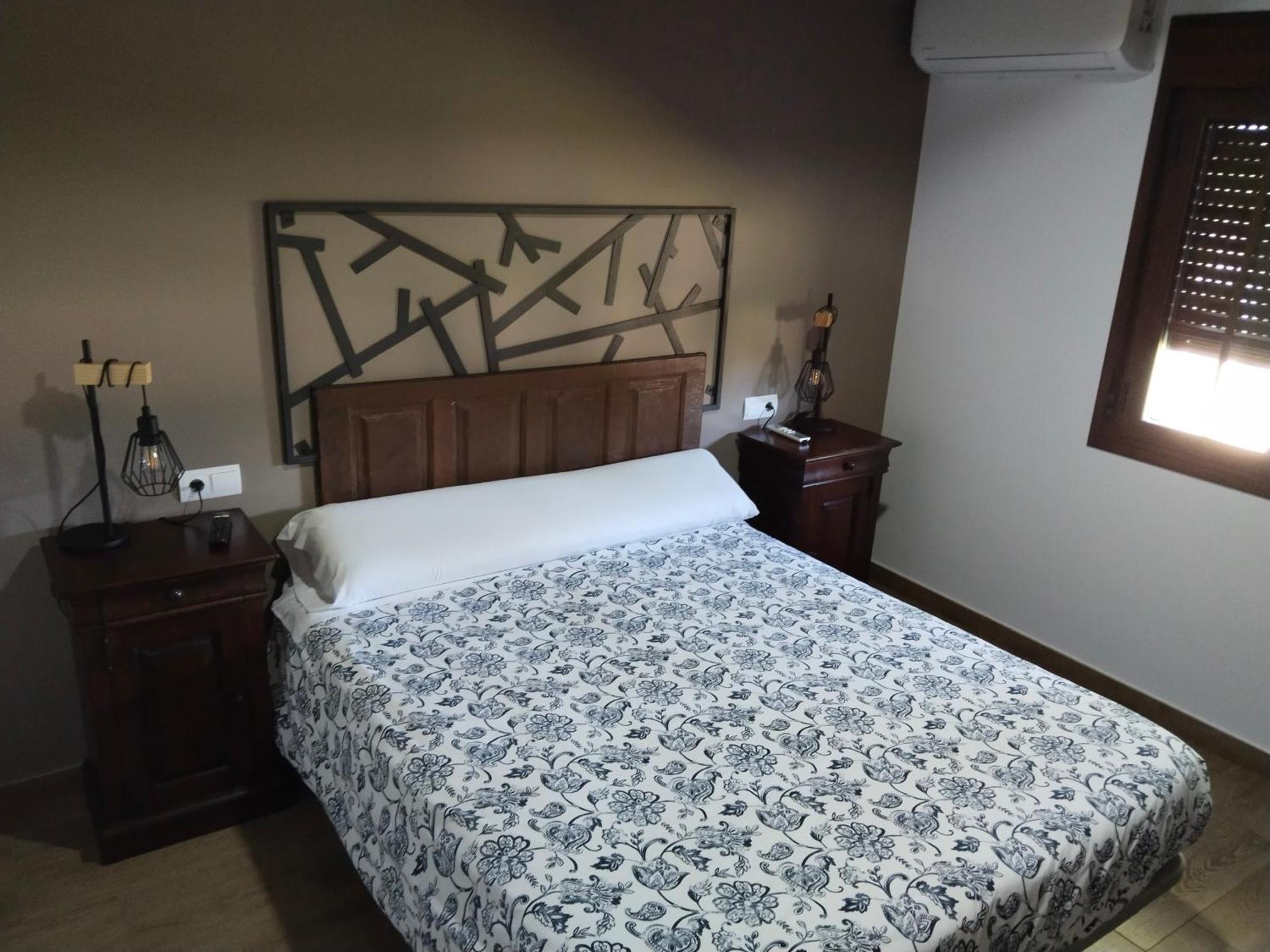 Hostal La Medina De Camponaraya Buitenkant foto